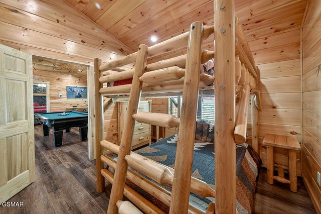 826 String Run Way, Pigeon Forge, TN 37863