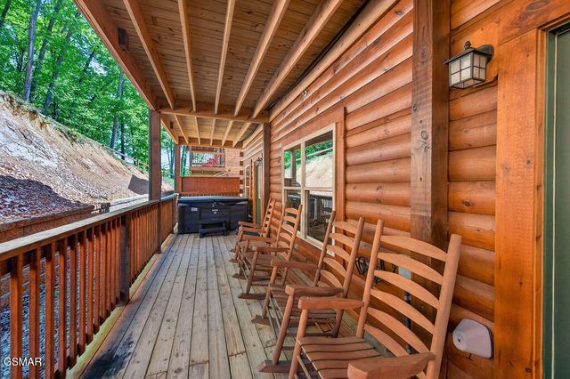 826 String Run Way, Pigeon Forge, TN 37863