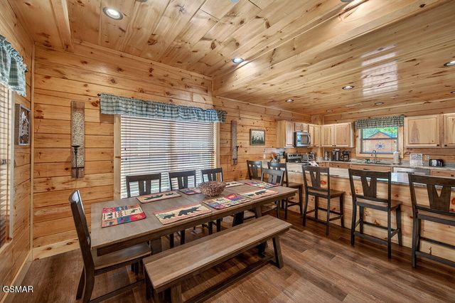 826 String Run Way, Pigeon Forge, TN 37863
