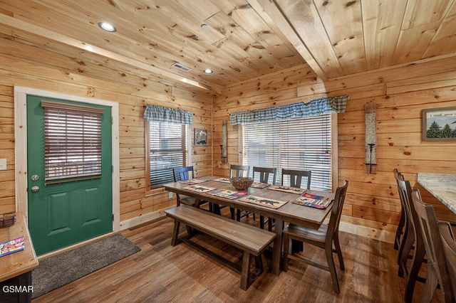 826 String Run Way, Pigeon Forge, TN 37863