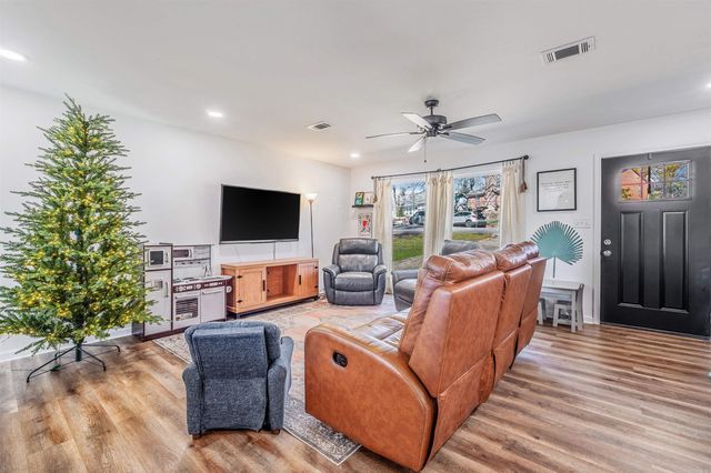 8001 Iowa Drive, Little Rock, AR 72227