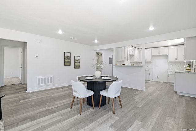 943 S San Eduardo, San Antonio, TX 78237