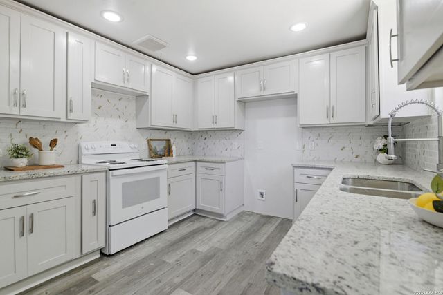 943 S San Eduardo, San Antonio, TX 78237
