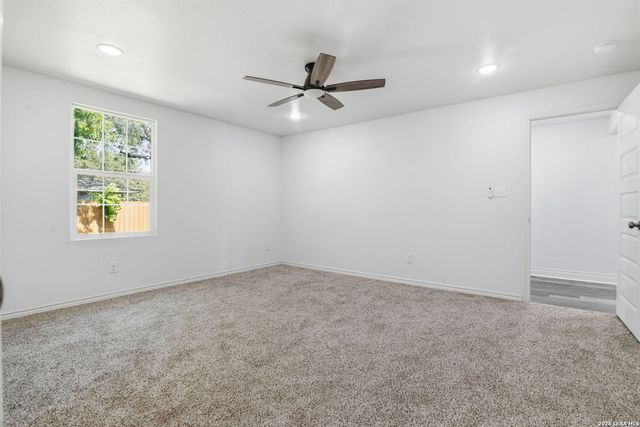943 S San Eduardo, San Antonio, TX 78237