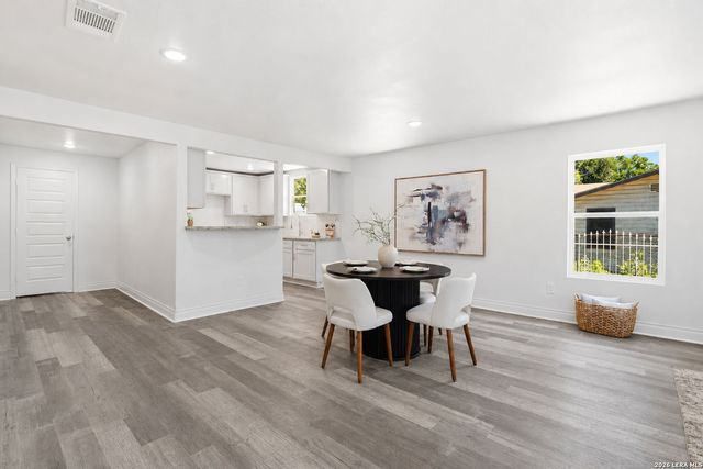 943 S San Eduardo, San Antonio, TX 78237