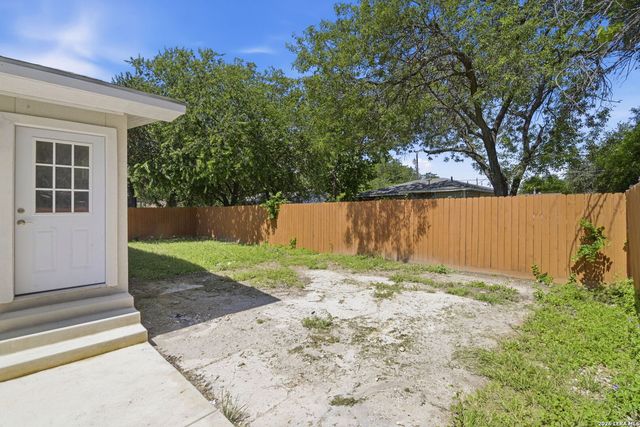 943 S San Eduardo, San Antonio, TX 78237