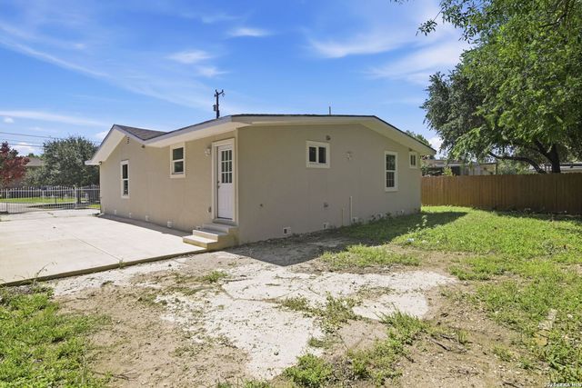 943 S San Eduardo, San Antonio, TX 78237
