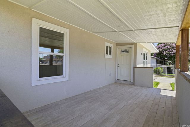 943 S San Eduardo, San Antonio, TX 78237