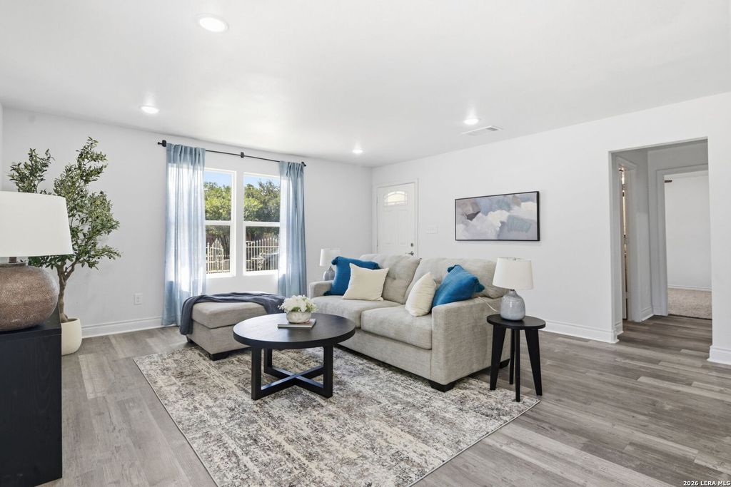 943 S San Eduardo, San Antonio, TX 78237