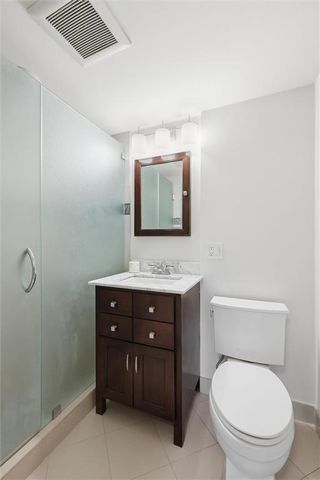 803 W 48th Street 605, Kansas City, MO 64112
