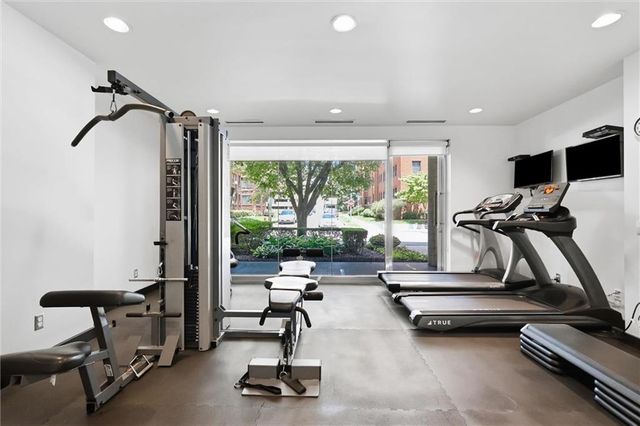 803 W 48th Street 605, Kansas City, MO 64112