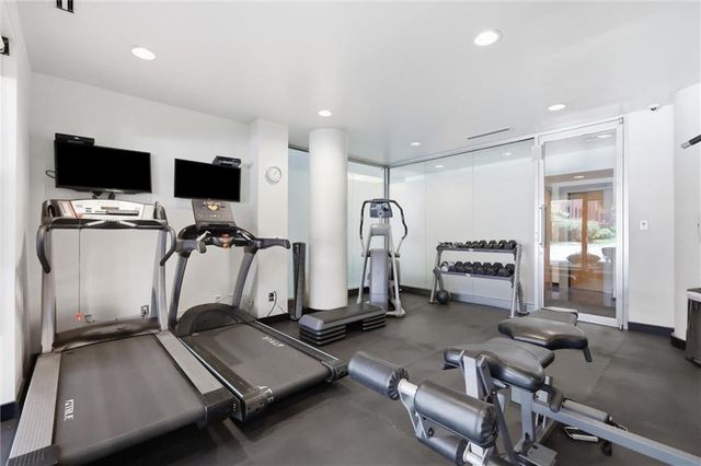 803 W 48th Street 605, Kansas City, MO 64112