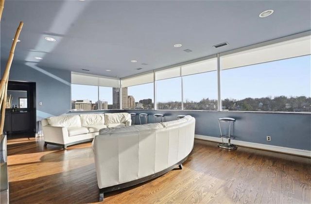 803 W 48th Street 605, Kansas City, MO 64112