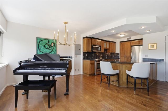 803 W 48th Street 605, Kansas City, MO 64112