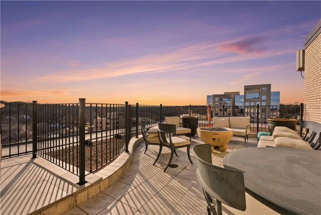 803 W 48th Street 605, Kansas City, MO 64112