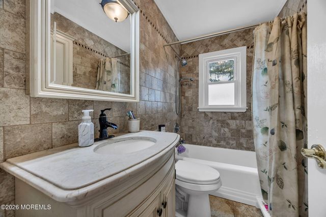 37 Sunset Place, North Middletown, NJ 07748