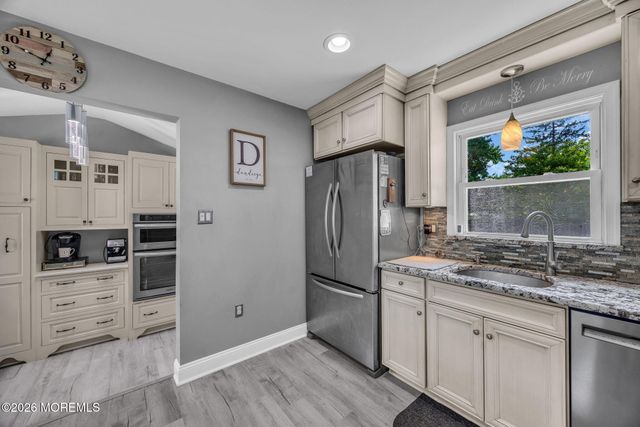 37 Sunset Place, North Middletown, NJ 07748