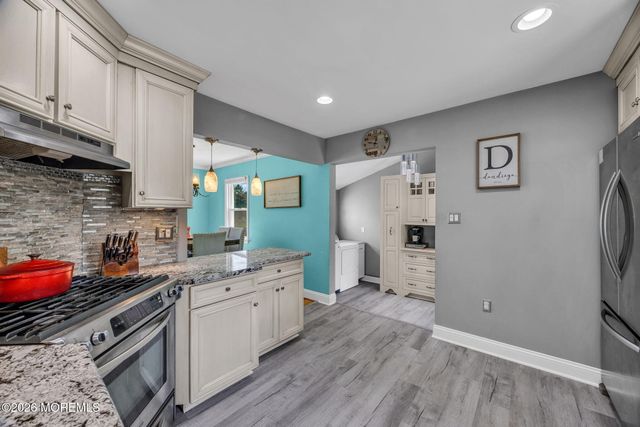 37 Sunset Place, North Middletown, NJ 07748