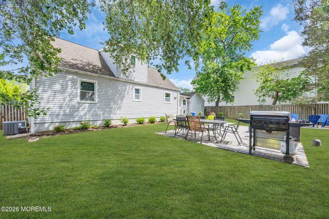 37 Sunset Place, North Middletown, NJ 07748