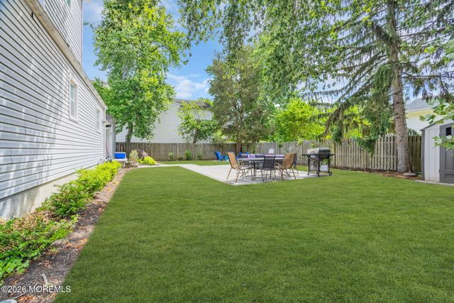 37 Sunset Place, North Middletown, NJ 07748
