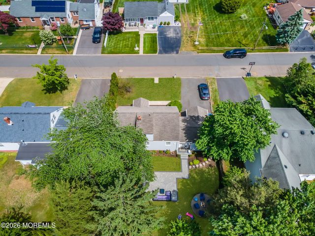 37 Sunset Place, North Middletown, NJ 07748