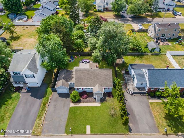 37 Sunset Place, North Middletown, NJ 07748