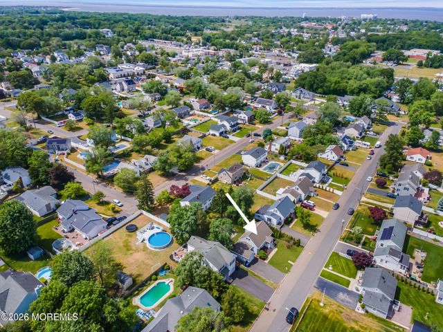 37 Sunset Place, North Middletown, NJ 07748