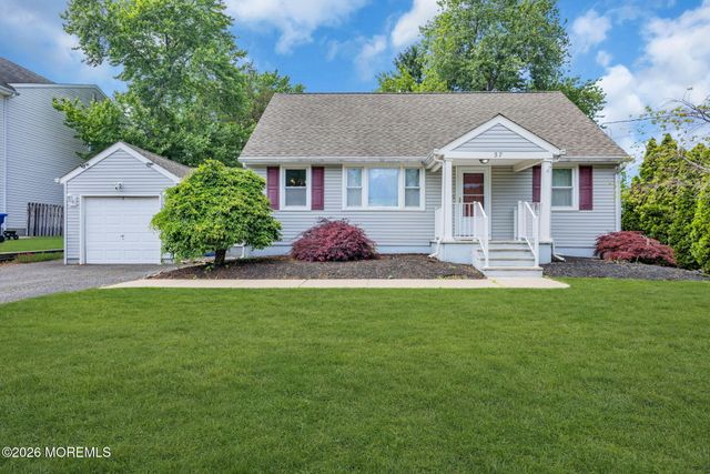 37 Sunset Place, North Middletown, NJ 07748
