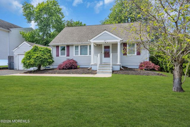 37 Sunset Place, North Middletown, NJ 07748