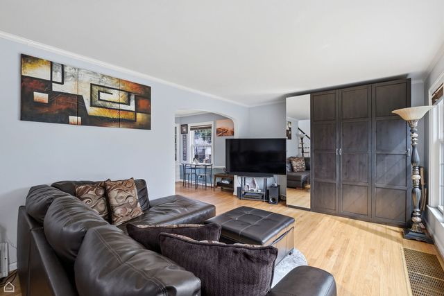 4834 N Mulligan Avenue, Chicago, IL 60630