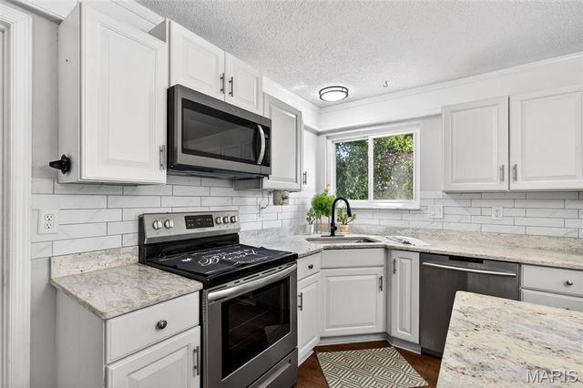 312 Quiet Country Drive, St Peters, MO 63376
