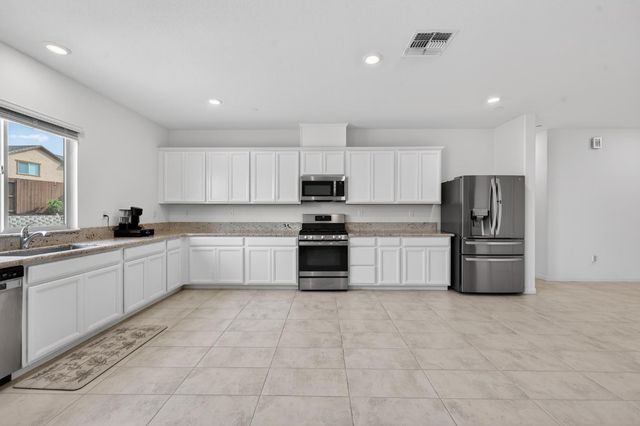 8049 Bossa Nova Way, Roseville, CA 95747