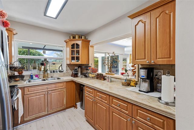 10310 NW 5th Ter 4-26, Miami, FL 33172