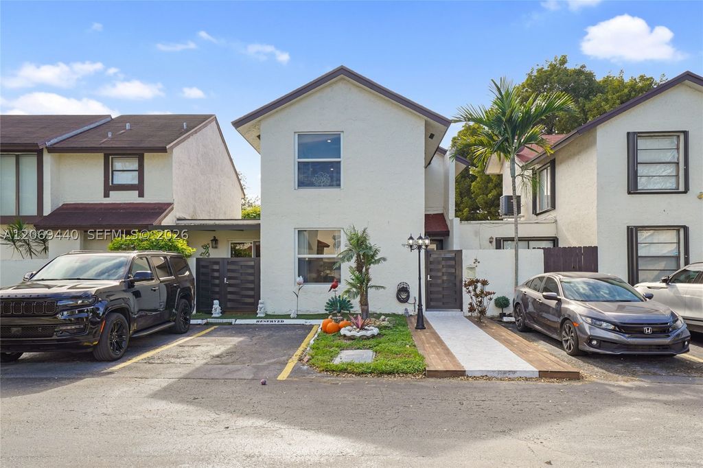 10310 NW 5th Ter 4-26, Miami, FL 33172