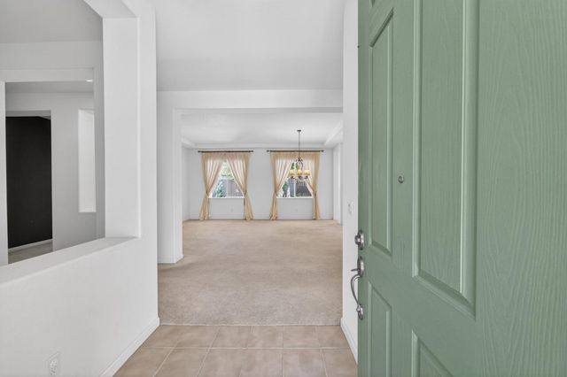 380 Lyman Cir, Sacramento, CA 95835