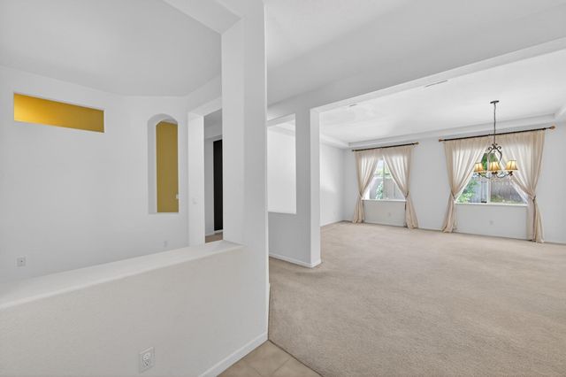 380 Lyman Cir, Sacramento, CA 95835