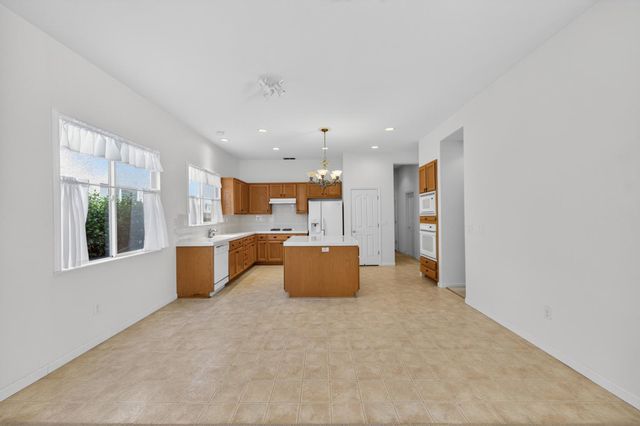 380 Lyman Cir, Sacramento, CA 95835