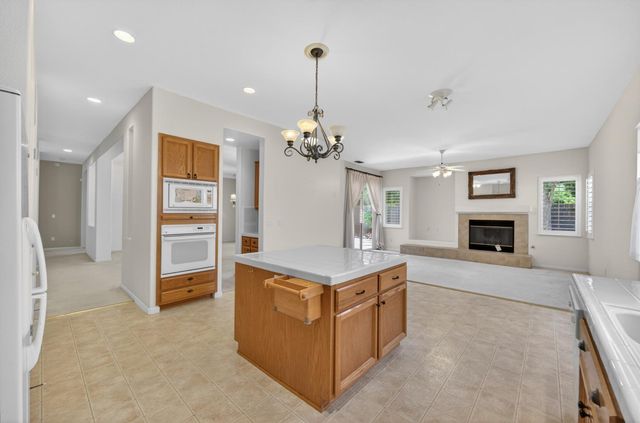 380 Lyman Cir, Sacramento, CA 95835