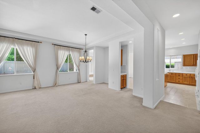 380 Lyman Cir, Sacramento, CA 95835