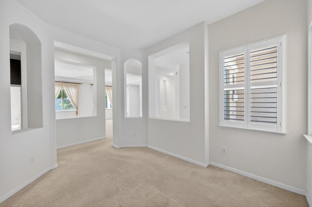380 Lyman Cir, Sacramento, CA 95835