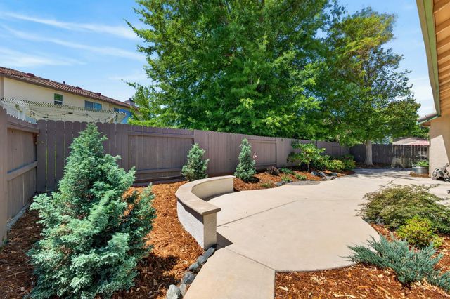 380 Lyman Cir, Sacramento, CA 95835
