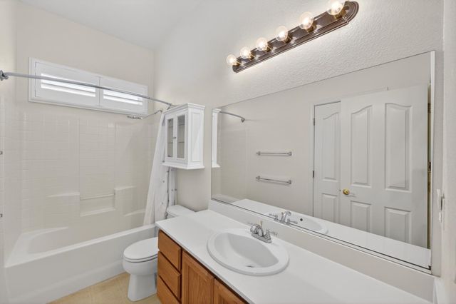 380 Lyman Cir, Sacramento, CA 95835