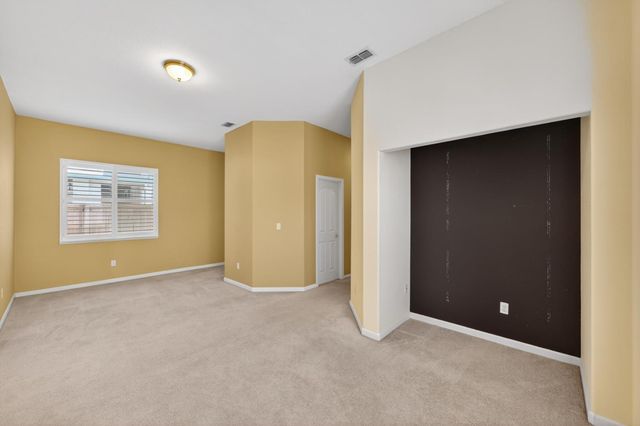 380 Lyman Cir, Sacramento, CA 95835
