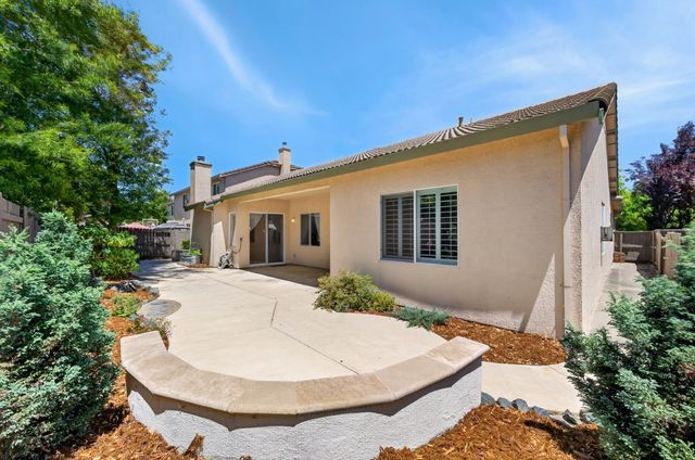 380 Lyman Cir, Sacramento, CA 95835