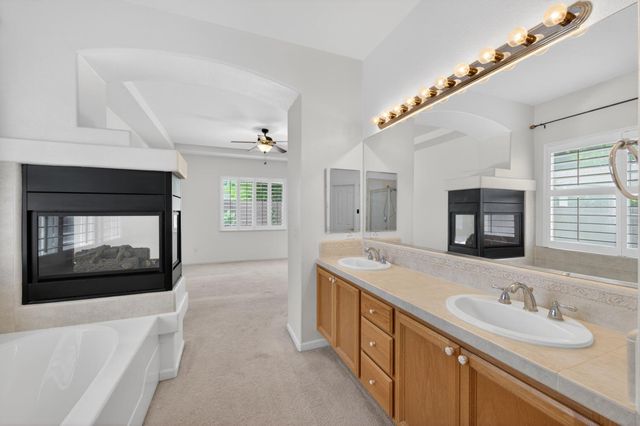 380 Lyman Cir, Sacramento, CA 95835