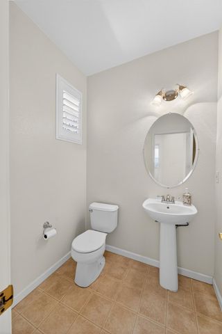 380 Lyman Cir, Sacramento, CA 95835