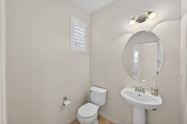 380 Lyman Cir, Sacramento, CA 95835