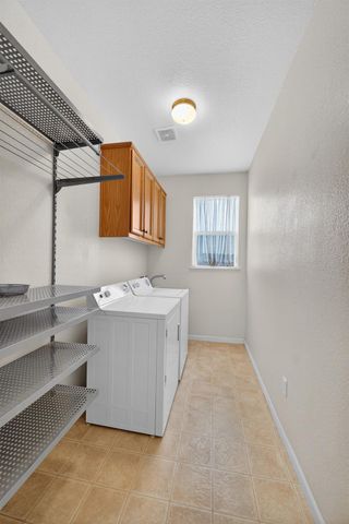 380 Lyman Cir, Sacramento, CA 95835