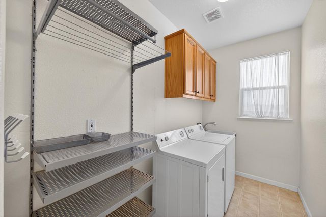 380 Lyman Cir, Sacramento, CA 95835