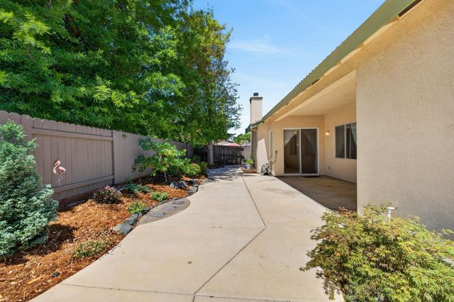 380 Lyman Cir, Sacramento, CA 95835